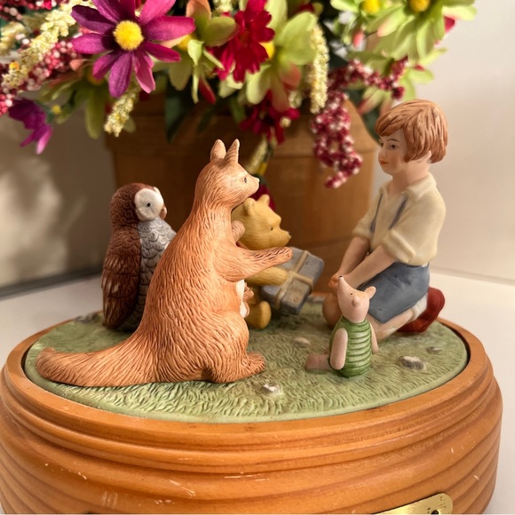 Classic Winnie The Pooh Three Cheers Musical Figurine Style 8176 Plays Memories - Picture 9 of 14